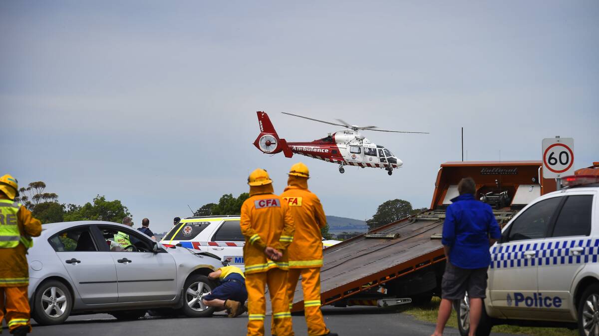 Man airlifted to Melbourne hospital following car crash at Clunes The