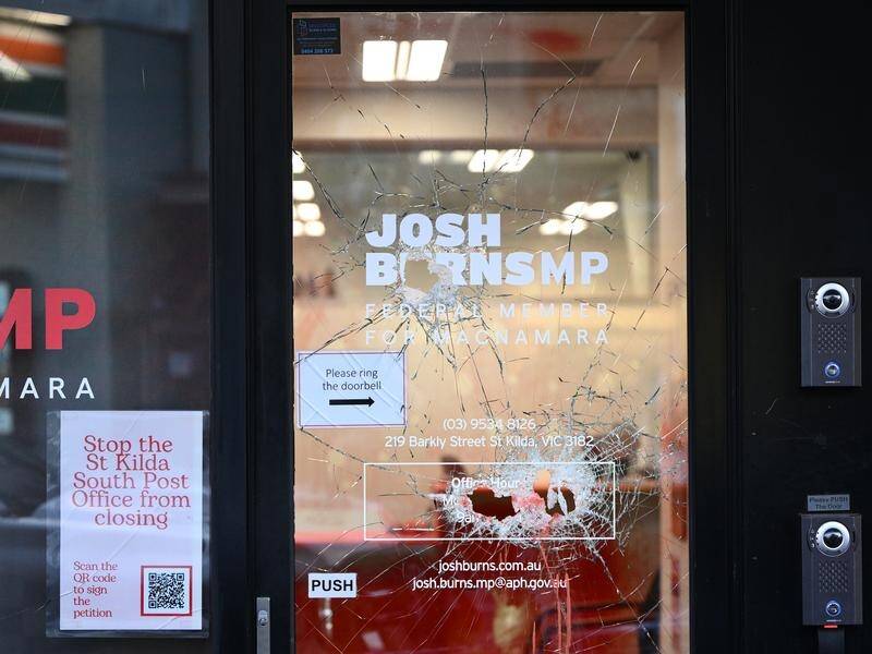 Jewish Labor MP Josh Burns is among those in frequent contact with federal police after attacks. (Joel Carrett/AAP PHOTOS)
