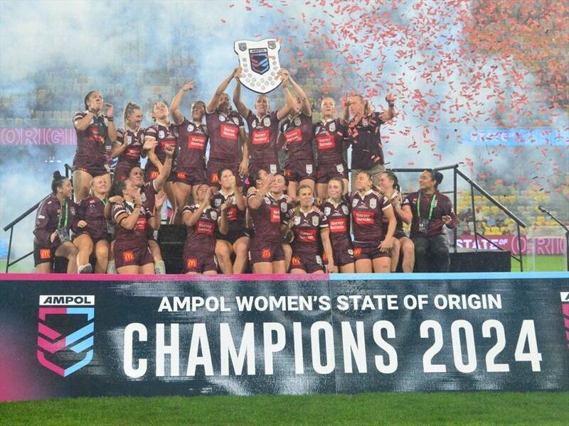 Queensland hoist the State of Origin trophy after their decisive 22-6 game-three win over NSW. (Scott Radford-Chisholm/AAP PHOTOS)